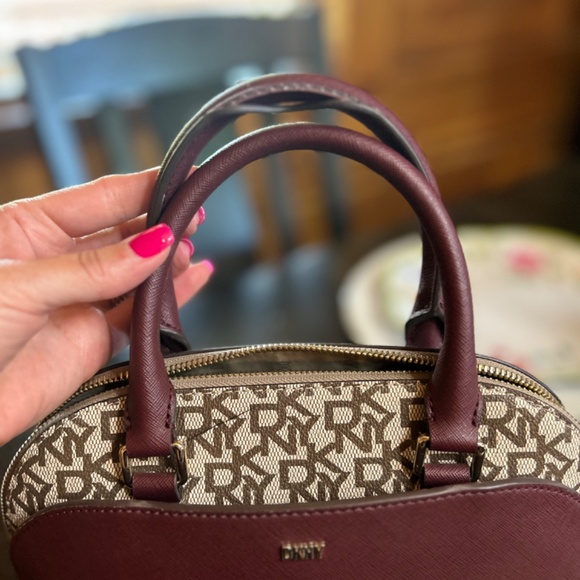 DKNY Women’s Handbag - Picture 3 of 3